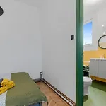 11 * 布加勒斯特